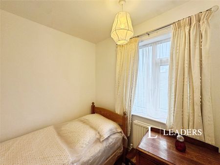 3 bedroom house to rent Davenport Avenue, Crewe, Cheshire, CW2 - Photo 3