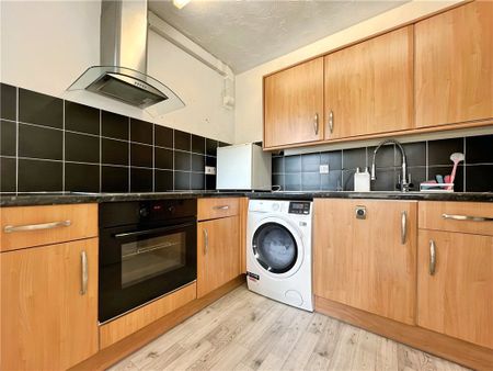 Varsity Drive, Twickenham, TW1 1AL - Photo 2