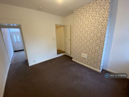 3 bedroom end of terrace house to rent - Photo 2