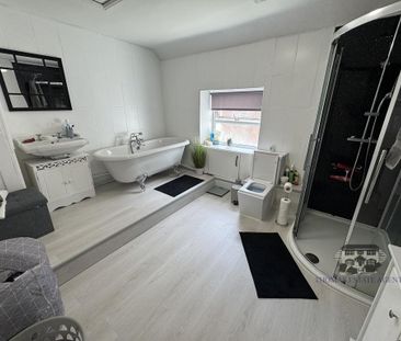 3 bedroom end of terrace house to rent - Photo 2