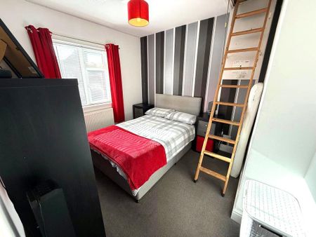 2 bedroom semi-detached house to rent - Photo 3
