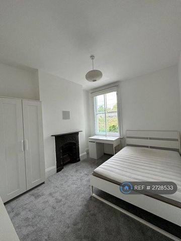 3 bedroom maisonette to rent - Photo 2