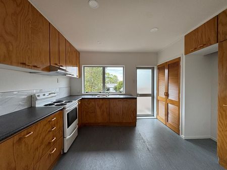 Refurbished 2 BdrmUnit BigStorage & Parkingsss - Photo 4