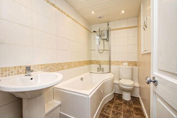 2 bedroom terraced house to rent - Photo 1