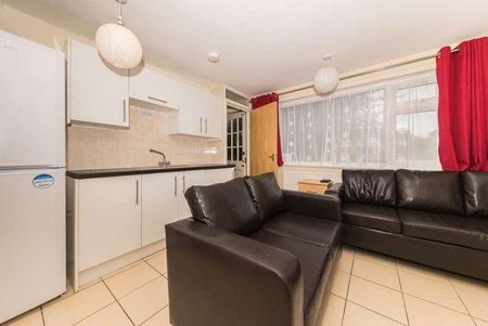 St Dunstans Close, Canterbury, CT2 - Photo 2