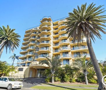 Modern Furnished Apartment with Stunning Ocean & Lake Views - Photo 3