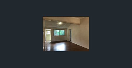 Three bedroom Family Home - Photo 4