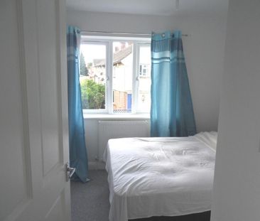 2 bedroom end of terrace house to rent - Photo 2