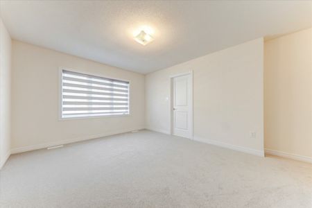 For Lease - 2077 Horace Duncan Crescent, Oshawa, Ontario - Photo 2