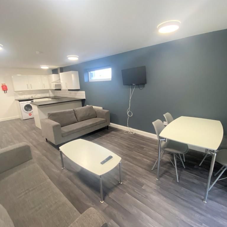 3 bedroom apartment to rent - Photo 1