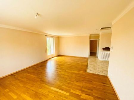 Location Maison 5 pièces 124m² CHARNAY LES MACON 71850 - Photo 2