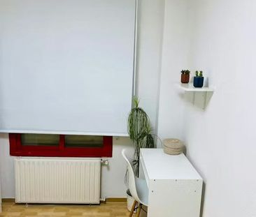 Calle Santanderina, Madrid, Community of Madrid 28053 - Photo 3