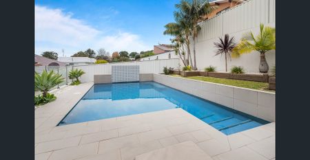 Eyes on the Horizon. - Photo 3