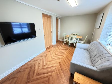 Flat C, 51 Holyhead Road - Photo 2