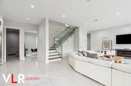 House in Coquitlam, BC - Photo 4