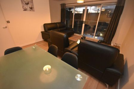 4 bedroom townhouse to rent - Photo 2