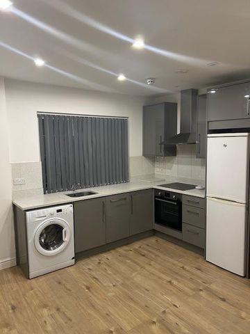 2 bedroom flat to rent - Photo 2