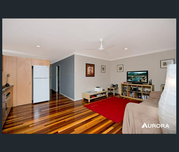 Spacious 1-Bedroom Unit with Deck in Hawthorne - Photo 2