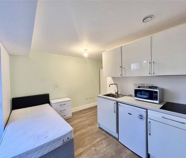 Studio to rent - Photo 3