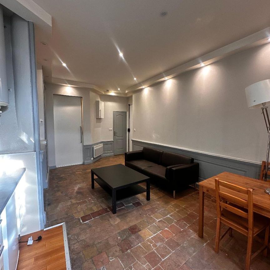 Location Appartement 1 pièce 32m² LYON 7ème - Photo 1
