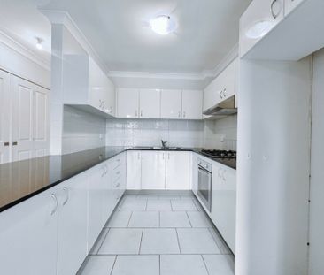 Spacious Open Plan neat & Tidy Two Bedroom Unit! - Photo 6