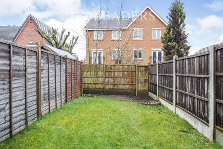 Appletrees Crescent, Bromsgrove, Worcestershire, B61 - Photo 2