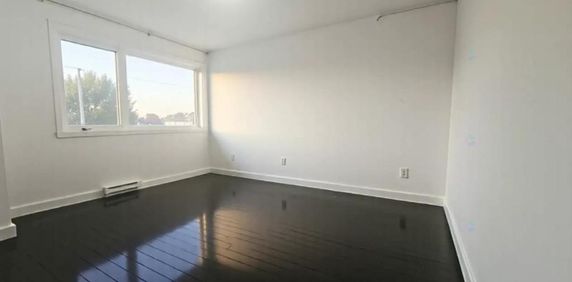 LIBRE Condo semi-meublé sur 2 étages proche de tout à louer Longueuil Saint-Hubert - appartement / logement - Photo 2