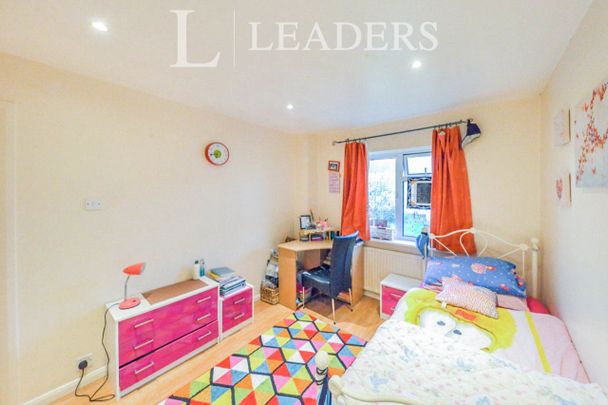 3 bedroom maisonette to rent The Ridgeway - Photo 1