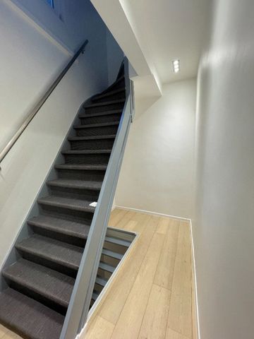 Ruime woning met 3 slaapkamers en 3 badkamers en open zolderkamer - Photo 2