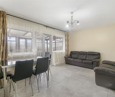 3 bedroom detached house to rent - Photo 3