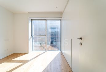 Apartamento T3 com varanda, novo, com vista mar, em Vila Nova de Gaia