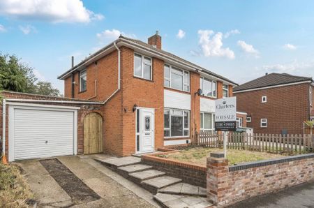 3 bedroom semi-detached house to rent - Photo 3