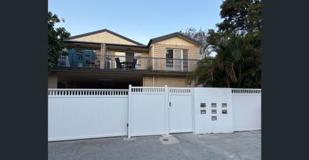 Furnished Room and Apartment in Heart of Stones Corner - Photo 4