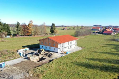 Schicke, barrierefreie 2-ZKB-Neubauwohnung in ruhiger Ortsrandlage mit Aufzug und Südbalkon - Photo 3