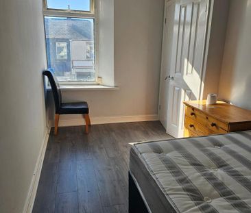 1 bedroom in a flat share to rent - Photo 1