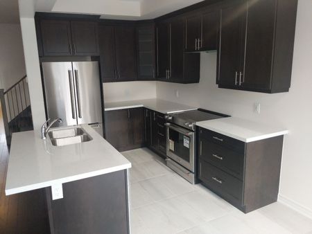 For Lease - 323 Raymond Road, Hamilton, Ontario - Photo 3
