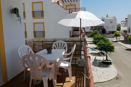 Apartamento T2 para arrendamento de 11 meses, em Cabanas de Tavira, num condomínio com piscina - Photo 4