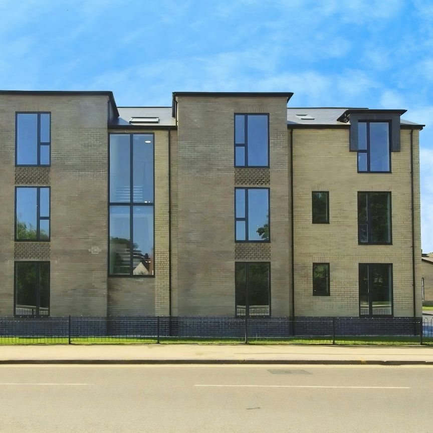 Flat to rent on - Photo 1