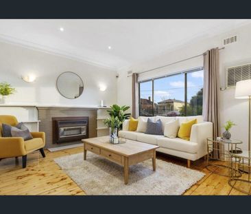Spacious Family Living in a Convenient Ringwood Location - Photo 3