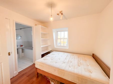 1 Bed Flat, Camden Road, NW1 - Photo 2