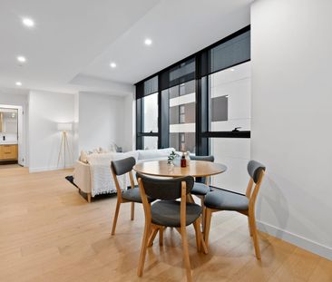 A LUXE RENTAL THAT FEELS LIKE HOME IN THE HEART OF SOUTHBANK! - Photo 2