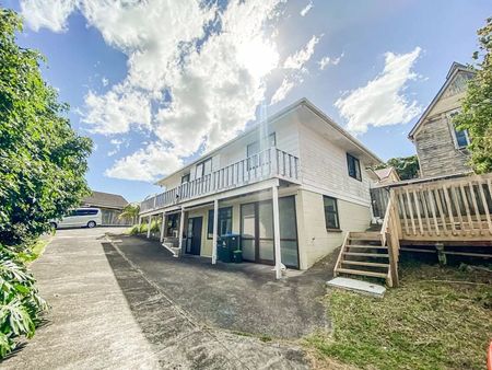 Charming Two-Bedroom Unit with Rumpus Room & Deck - Photo 3
