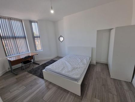 9 bedroom terraced house to rent - Photo 2