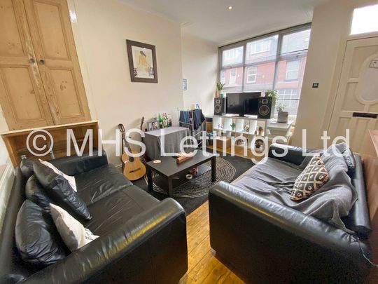 3 Bedroom Mid Terraced House for rent in Lumley Avenue - Photo 1