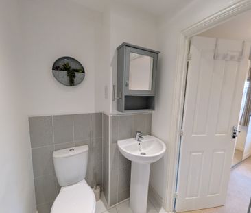 Stryd Bennett , Llanelli - Photo 6