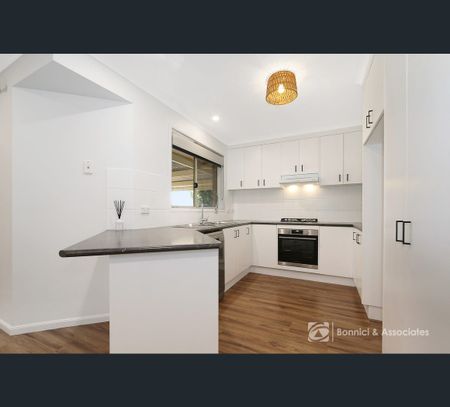 8 Flag Place, West Wodonga, Vic 3690 - Photo 5