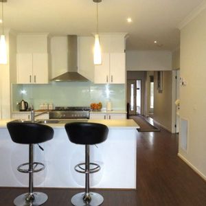 Stunning 4 Bedroom Home in Wollert - Photo 2