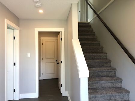 Beautiful Executive 4 Bedroom Home – Ladysmith TENANT PENDING - Photo 4