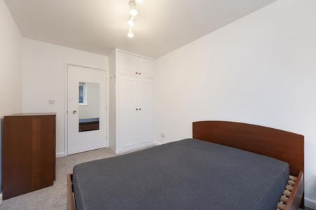 3 bedroom flat to rent - Photo 4