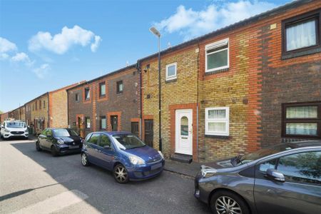 2 bedroom terraced house to rent - Photo 3